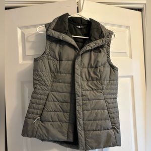 The North Face grey women’s vest. Great condition. Size small.